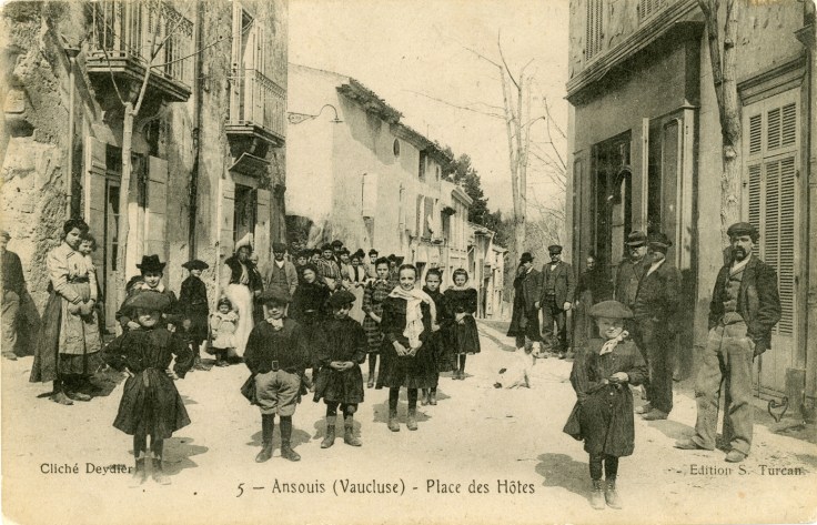 3 – Place des hôtes